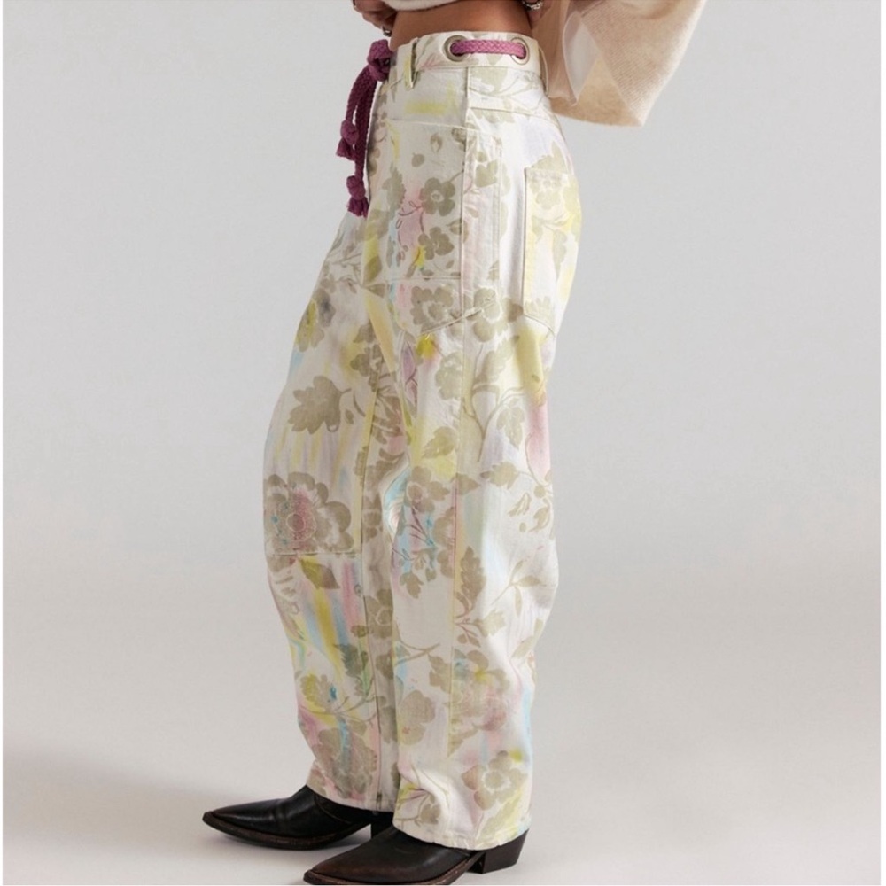 NWT We The Free People Moxie Printed Floral Flocked Barrel Jeans Size 27 w/ Belt - Picture 2 of 13